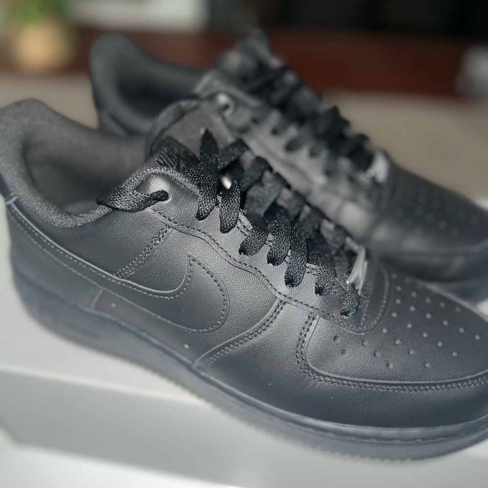 07 black Air Forces